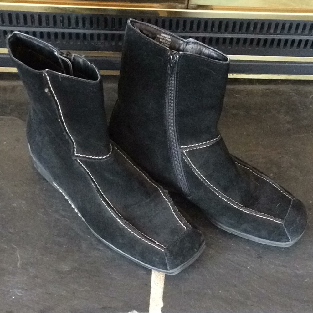 Mid century fun suede ankle side zip boots